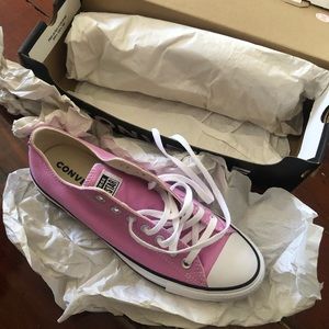 *Brand New* Pink Converse size 8.5 MENS $40